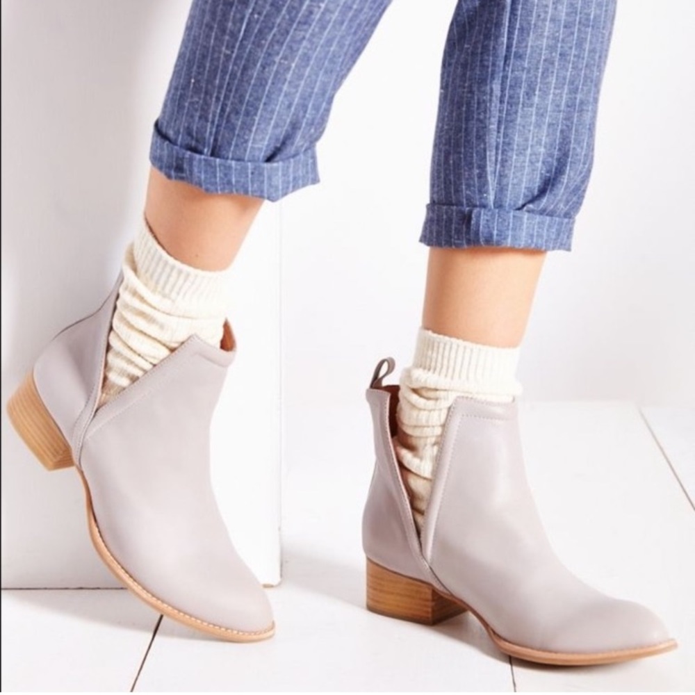 Jeffrey Campbell Womens Muskrat Cream Leather Ankle Booties 8 Cutout Pull Loop - Picture 16 of 16